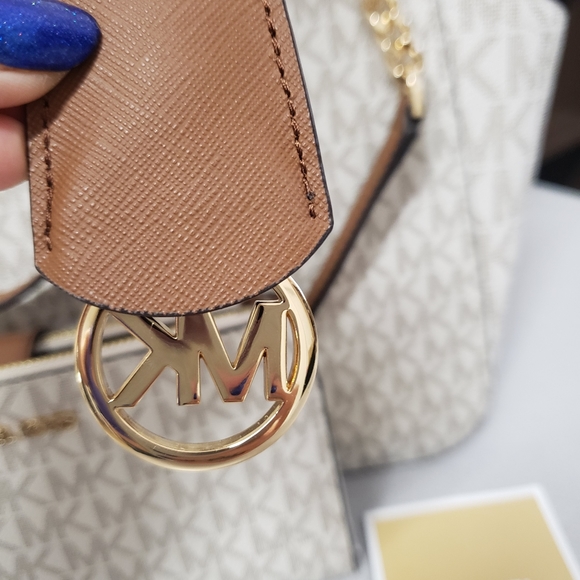 NWT Michael Kors Jet Set Travel Chain Shoulder Tote with wristlet set - Picture 3 of 10